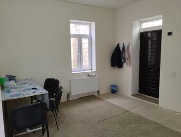 Həyət evləri və villaların satışı: 1 otaqlı həyət evi - Tikili: daş divarlı, bir mərtəbə, giriş — 15