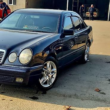 Mercedes-Benz: Mercedes-Benz E-Class: 3.2 l | 2000 il Sedan — 14
