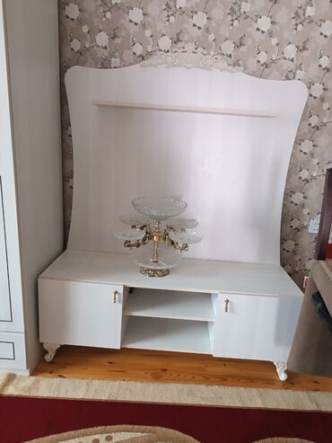 стеклянная подставка под телевизор: Прямой ТВ стенд, С полками, Ламинат at lalafo.az стеклянная подставка под телевизор: Прямой ТВ стенд, С полками, Ламинат