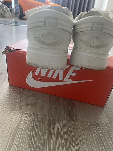 кроссовки nike: Nike Air Jordan Low, ağ rəng Xüsusiyyətlər: - Klassik Air Jordan Low — 2