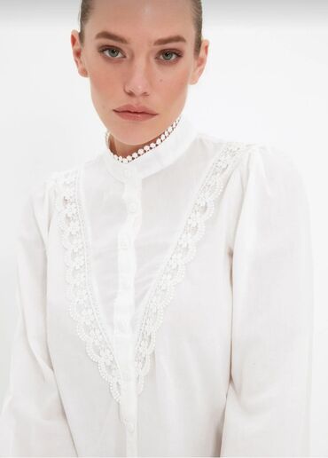 Köynək və bluzalar: Bluzlar - Rəng: saf ağ - Model: uzunqol, düyməli, yüngül dar kəsim - — 22