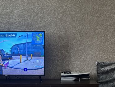 playstation 5 çanta: Ps 5 ideal veziyette,karobkasi,zamaneti,pultu her seyi var. ele bil