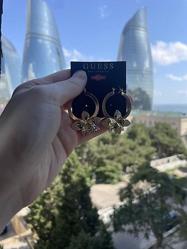 Бижутерия: GUESS Los Angeles sırğa dəsti - Brend: GUESS - Rəng və örtük: Qızılı — 3