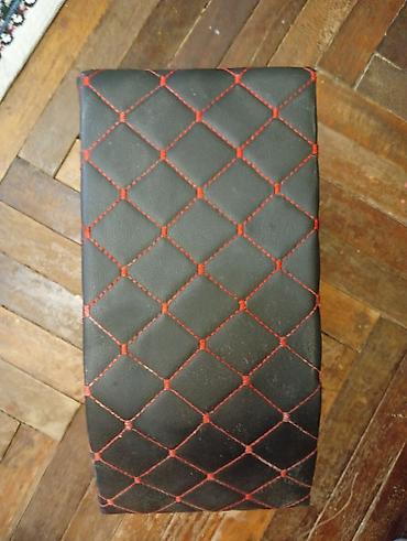 sernisin qazeli: Avtomobil üçün orta qolaltı (armrest) – qara dərimsi material, qırmızı — 2