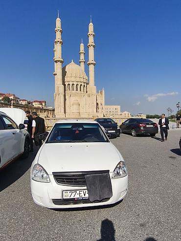 opel zafira a: Ağ rəngli 5 qapılı hetçbek avtomobil Xüsusiyyətlər: - Kuzov: kompakt — 9
