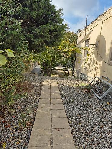 Həyət evləri və villaların satışı: Həyət evi satılır/ Xüsusiyyətlər: - Kürsülü, monolit-fundamentli — 6