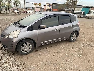 Honda: Honda Fit: 2010 г., 1.3 л, Вариатор, Бензин, Хэтчбэк — 2
