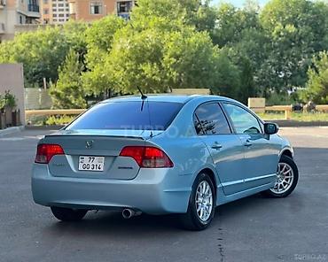 masin kreditle: Honda Civic Hybrid sedan - Kuzov: 4 qapılı sedan, açıq mavi rəng - — 3