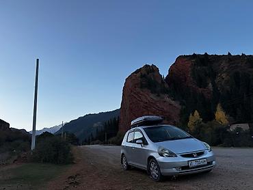 коропка на фит: Honda Fit: 2001 г., Автомат, Бензин, Хэтчбэк — 2