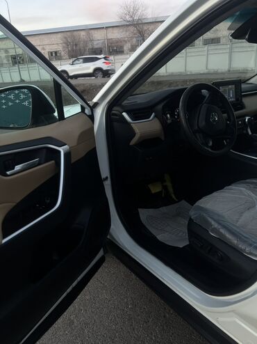 Toyota: Toyota RAV4: 2021 г., 2.5 л, Автомат, Бензин, Кроссовер — 10