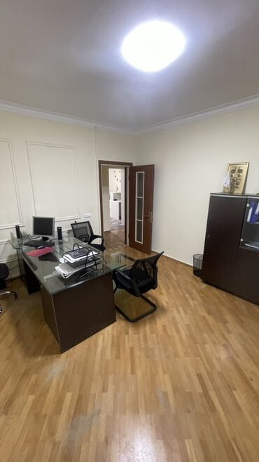 Ofislər: Ofis sahəsi – işə hazır, mebellə və texnika ilə təchiz olunmuş — 7