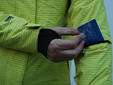 vrste satova: Ženska skijaška jakna u svetlozelenoj boji sa diskretnim prugastim — 2