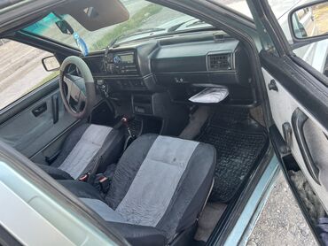 купить багажник на крышу авто в бишкеке: Автомобиль Volkswagen Golf II. Салон автомобиля выполнен в