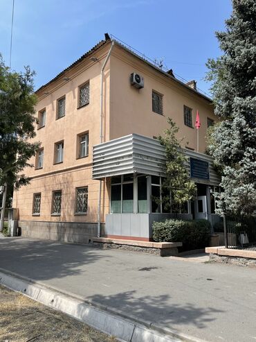 столовая на аренду: 🏢 Сдаётся в аренду 3-х этажное здание в центре города 📍 Адрес: г
