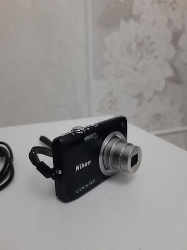 Фотоаппараты: Компактная цифровая камера Nikon Coolpix S2800 - Матрица 20 МП (серия — 21