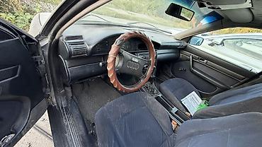 крепления запасного колеса: Audi 100: 1991 г., 2.3 л, Механика, Газ, Седан — 4