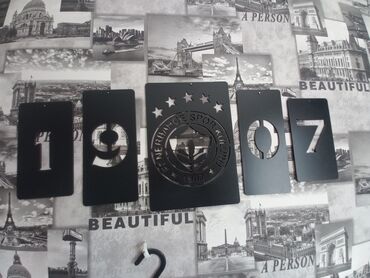 panel radyatör: Fenerbahçe "1907" rəqəmləri və klub loqosu ilə bəzədilmiş metal divar