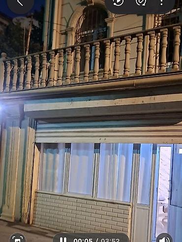 sarayda evlər: Kirayə verilir – klassik üslubda iki mərtəbəli, fasadı bəzəkli, geniş — 2