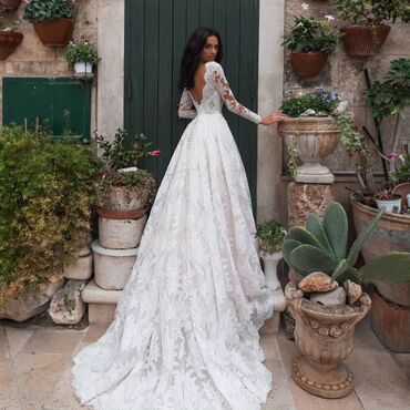 чёрное платья: Үлпөт көйнөгү, Donna Sposa, M (EU 38), Аркасы ачык, Шлейфи менен, Гипюр, Барпайган, Италия, Гүлдүү торчо, Колдонулган