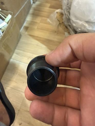 kombi boruları: **Metall boru üçün plastik başlıq / tıxac** Dairəvi formalı qara — 3