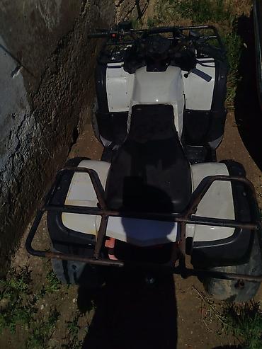 satılık atv: ATV kvadrosikl – ağ/qara rəngdə, tam ölçülü off-road model — 2