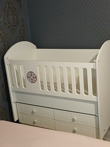 uşaq matras: Oğlan və qız üçün, İşlənmiş, Dördbucaq, Beşik, Dəstsiz, Matras ilə, Yellənmə mexanizm ilə
