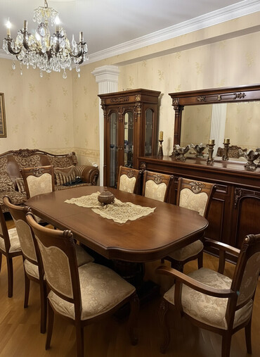 Qonaq otağı dəstləri: Klassik üslubda qonaq otağı mebel dəsti Tərkibi: - Uzunoval yemək — 1