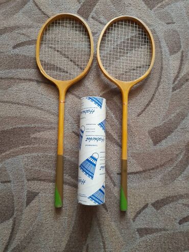 тенисные ракетки: Продаю 2 ракетки для игры в бадминтон с воланчиками