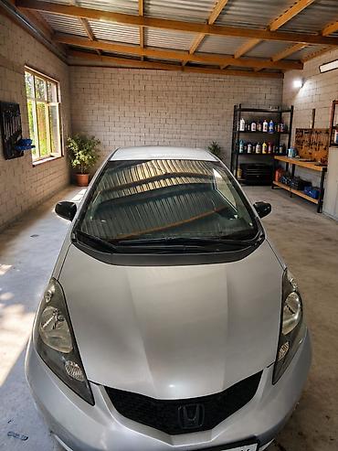 bugatti veyron: Honda Fit: 2010 г., 1.5 л, Автомат, Бензин, Хэтчбэк — 5