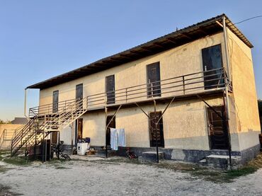 продаю дом бишкек центр: Барачный, 200 м², 10 комнат, Агентство недвижимости, Косметический ремонт