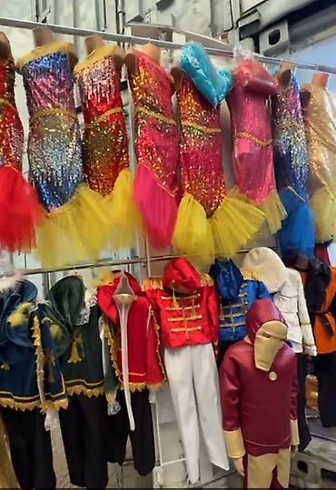 Карнавальные костюмы: Новогодние карнавальные костюмы - Дед Мороз: роскошные красные шубы с — 15