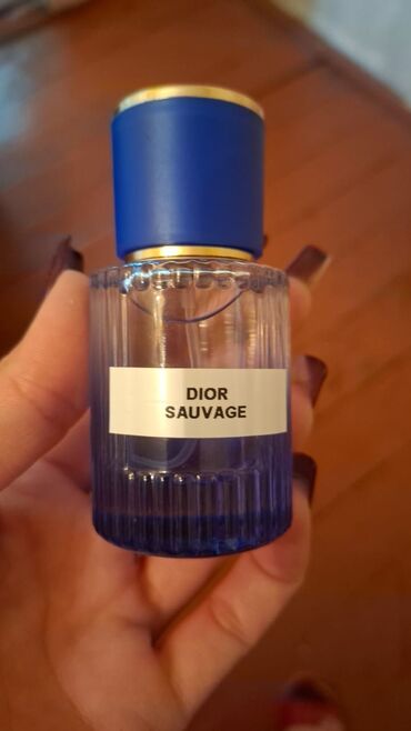 Ətriyyat: Müxtəlif brendlərdən olan ətirlər təklif olunur. Kolleksiyaya Dior — 1