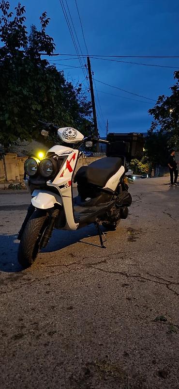 mitsubishi ehtiyat hisseleri sumqayit: Şəhər içi və kuryer istifadəsi üçün praktiki skuter - Rəng: ağ/qara — 2