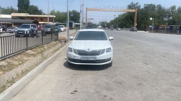 очень срочно продам: Skoda Octavia, белый седан лифтбек Учет рф доки чистые обращайтесь