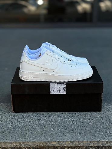 красный речка: Мужские кроссовки, 40, 40.5, 41, Air Jordan, Новый, цвет - Белый, Самовывоз, Бесплатная доставка, Платная доставка — 1