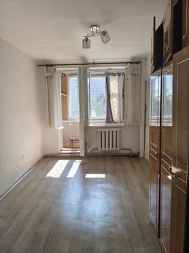 Сдается квартира гостиничного типа. Комната с балконом 15 м², центр
