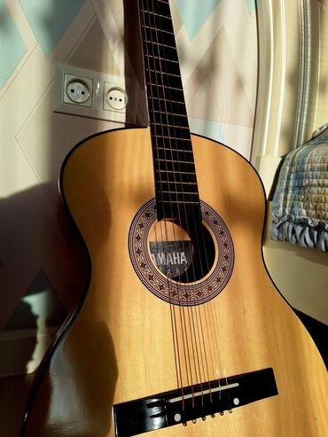 Срочно срочно продается гитара yamaha. Все струны в наличии. Покупали
