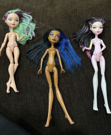 monster qiymeti: Monster high;Paltarlari yoxdur,her biri 15 azn