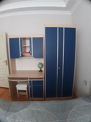 mebel satilir: Oğlan üçün, İşlənmiş, 2 təknəfərlik çarpayı, Yazı masası, Dolab — 2