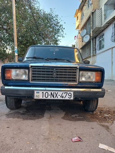 təcili maşın satılır: VAZ (LADA) 2107: 1.6 l | 2004 il | 236514 km Sedan