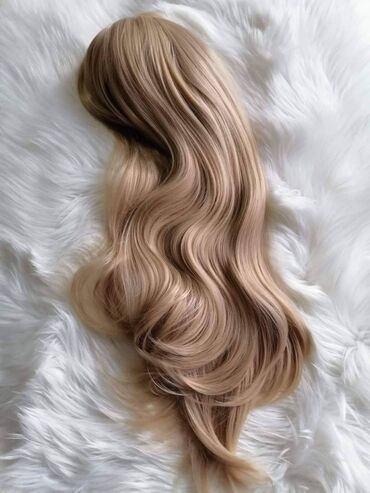 Perike i klipse: Perike
Cena 3200din — 18