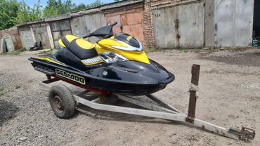 гидроцикл: Гидроцикл Sea-Doo RXP 215, выполненный в черном и желтом цветах