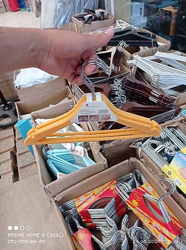 вешалки для одежды: Müxtəlif modellərdə asılqanlar - Materiallar: metal, plastik və ağac — 1