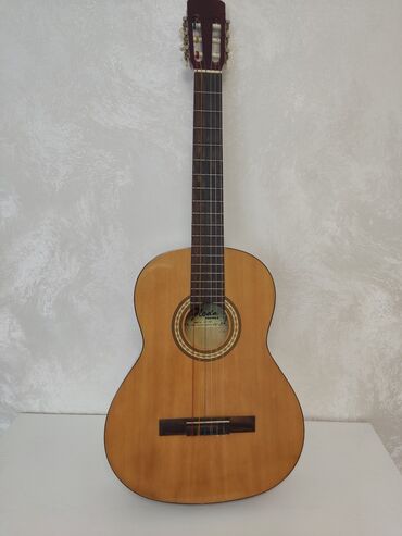 Музыкальные инструменты: Продаю гитару производство Китай заводской состояние очень хорошее