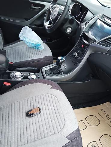 1 64: Hyundai Elantra: 1.6 l | 2015 il Sedan — 10