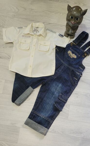 krem pantalone i crna kosulja: Benetton, Komplet: Košulja, Pantalone, 104-110