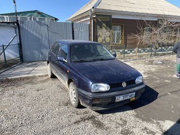 одноместная машина: Volkswagen Golf: 1993 г., 1.6 л, Механика, Бензин, Седан