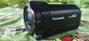 Видеокамеры: Продаю видео камеру в идеальном состоянии видео снимает шикарным