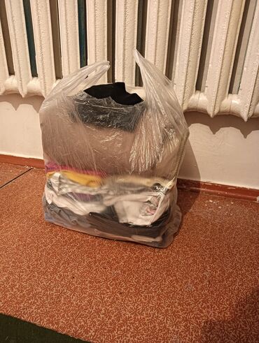 железный номер: Большой пакет женской одежды размер L XL. есть одежда для