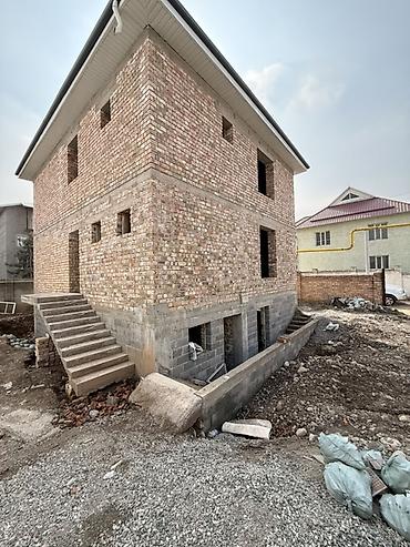 Продажа полдома: Продается просторный кирпичный дом Площадью 200 кв Находится в — 1